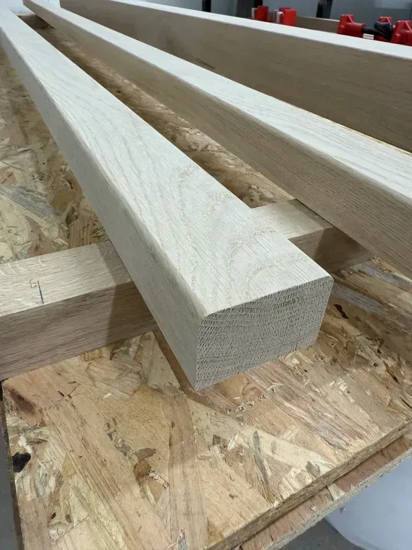 Słupki i pochwyty dębowe - producent EnterAndGo