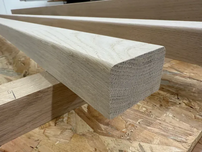 Słupki i pochwyty dębowe - producent EnterAndGo