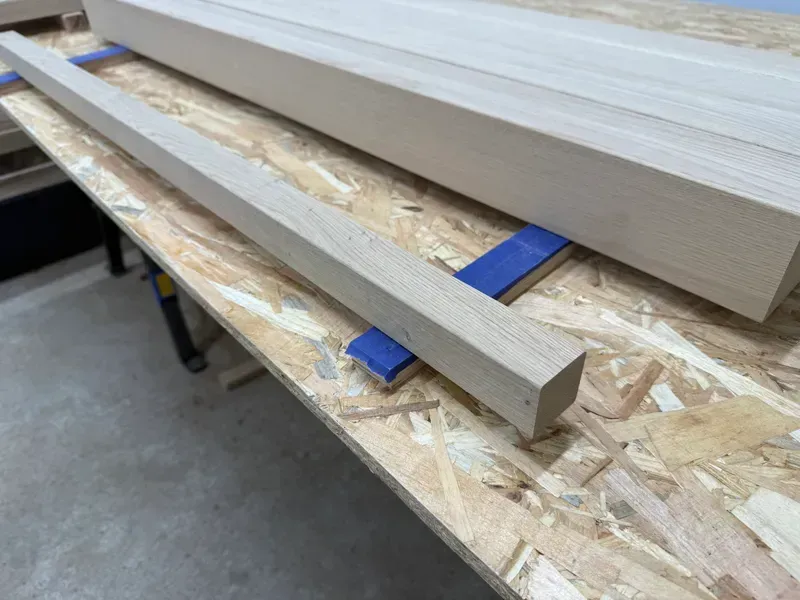 Słupki i pochwyty dębowe - producent EnterAndGo