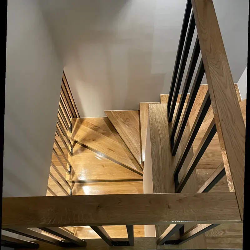 Schody dębowe - klasyczne wykończenie